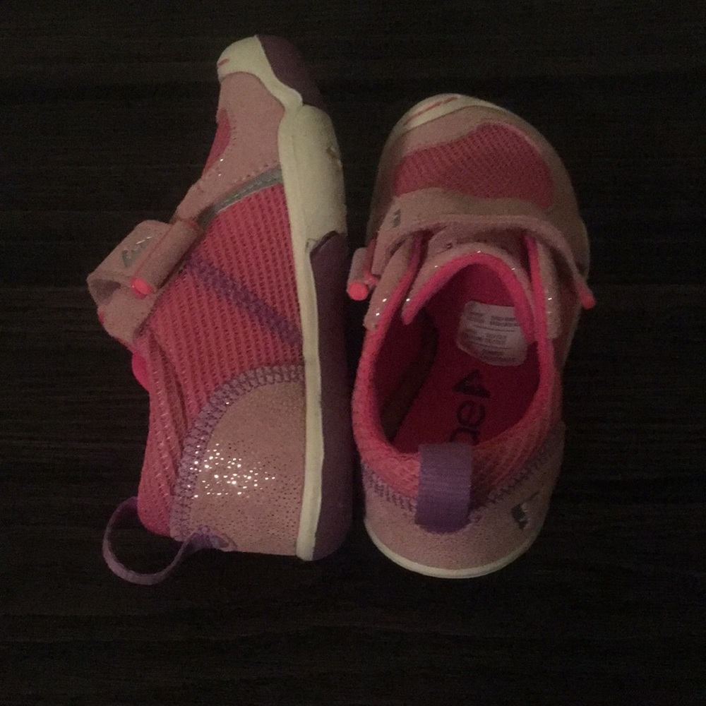 Plae pink toddler sneakers tennis shoes NWT